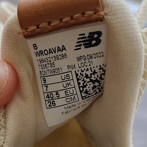 Women's New Balance Leopard Print Sneakers Size 9 - Picture 15 of 16